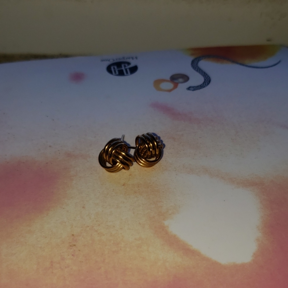 Gold tangle earrings